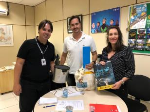 Na foto: Sr. Marcio Ribas,  coordenador de educação no trânsito; Sr. Renato Figueiroa, diretor NEPSD e Sra. Renata Torres, assessora técnica NEPSD.