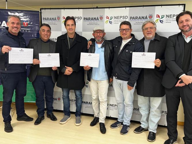 Entrega de certificado para Comunidades Terapêuticas