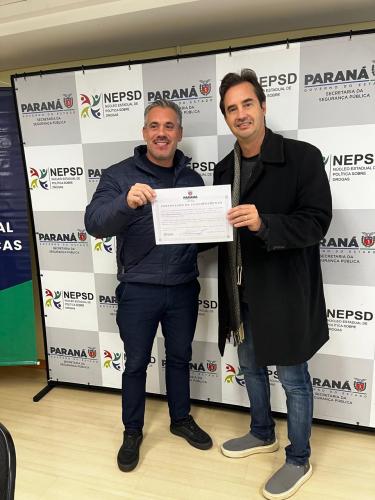 Entrega de certificado para Comunidades Terapêuticas