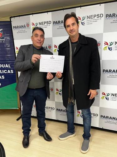 Entrega de certificado para Comunidades Terapêuticas