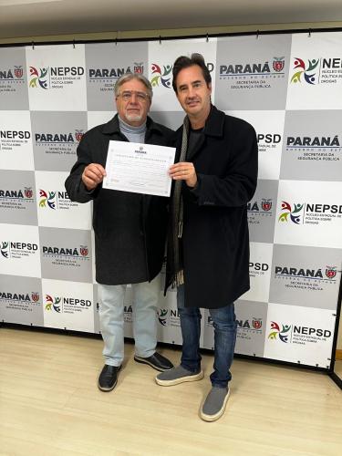 Entrega de certificado para Comunidades Terapêuticas