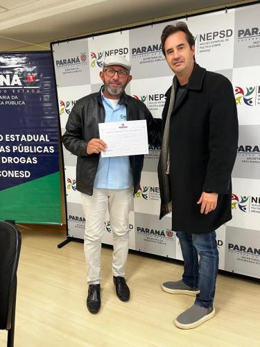 Entrega de certificado para Comunidades Terapêuticas